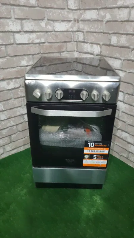 5246. Электрическая плита Hotpoint-Ariston HS5V8CCX/RU-0